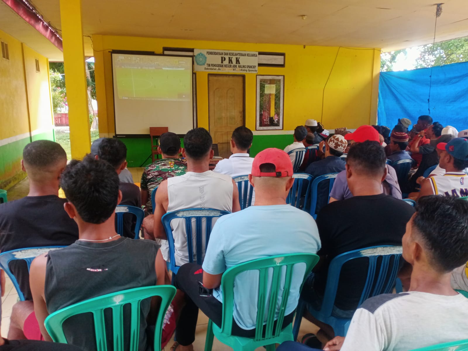 Nobar Piala Dunia 2026 Jadi Sarana Koramil 1502-01/Banda Pererat Persatuan Warga dan Perkuat Komunikasi Sosial